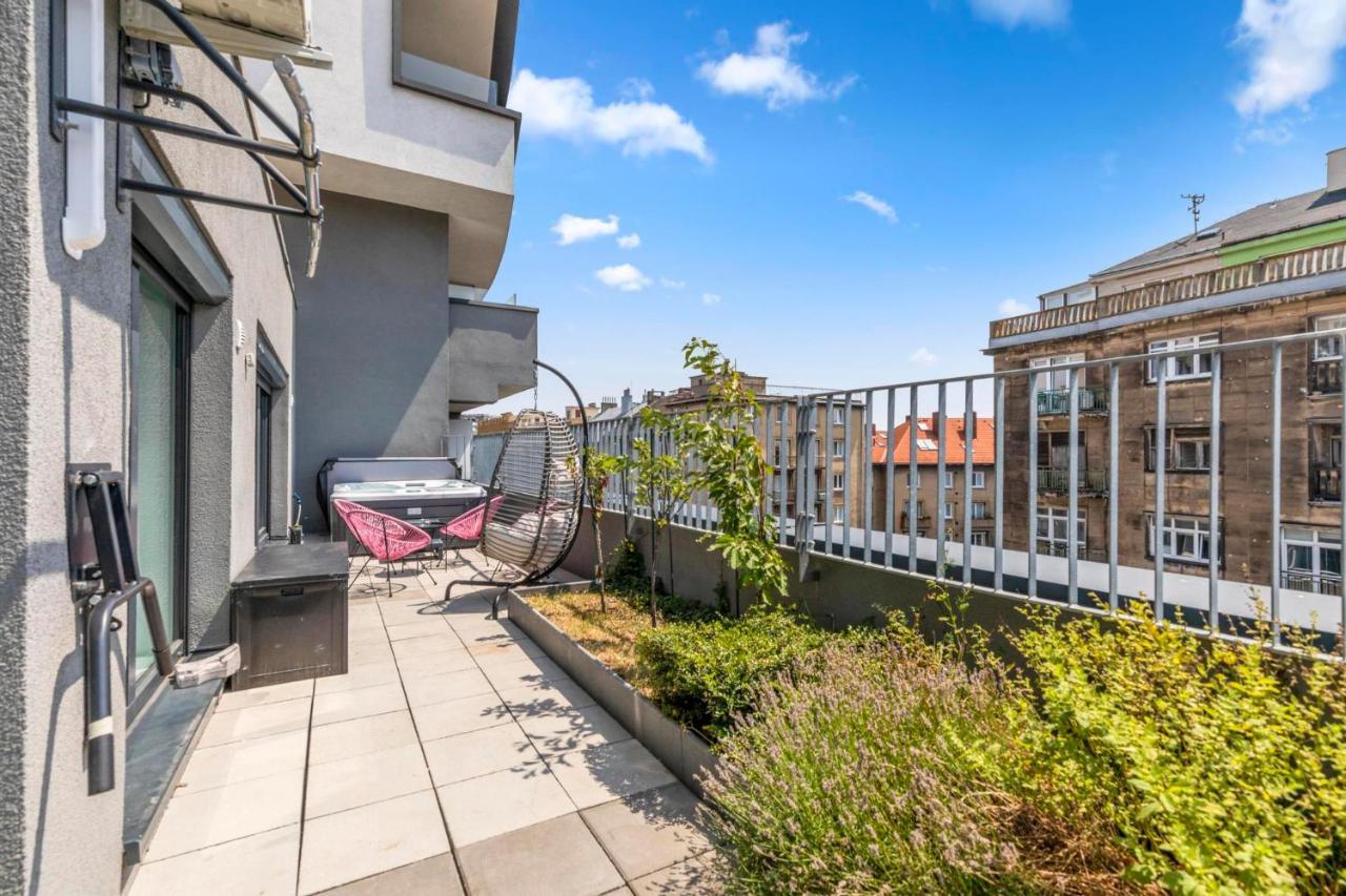 Ferienwohnung Lam Pink - Jacuzzi - Ac - Ps4 Pressburg Exterior foto