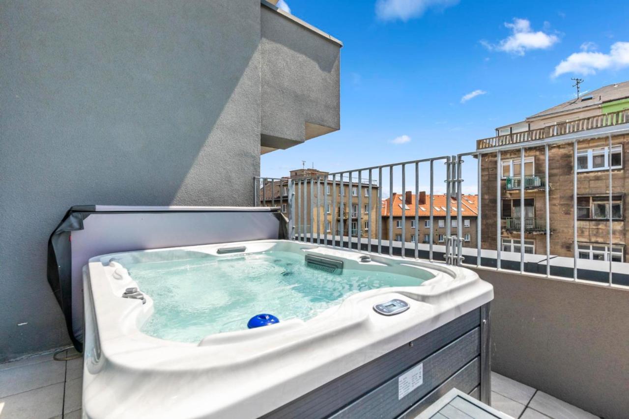 Ferienwohnung Lam Pink - Jacuzzi - Ac - Ps4 Pressburg Exterior foto