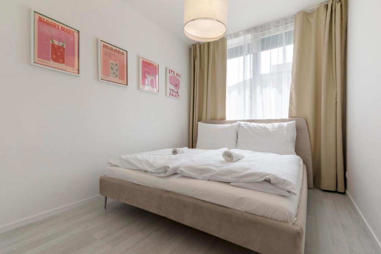 Ferienwohnung Lam Pink - Jacuzzi - Ac - Ps4 Pressburg Exterior foto