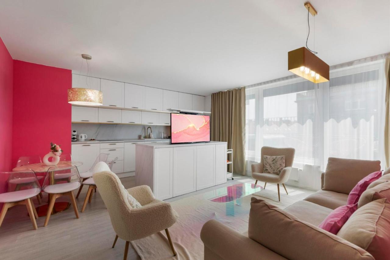 Ferienwohnung Lam Pink - Jacuzzi - Ac - Ps4 Pressburg Exterior foto