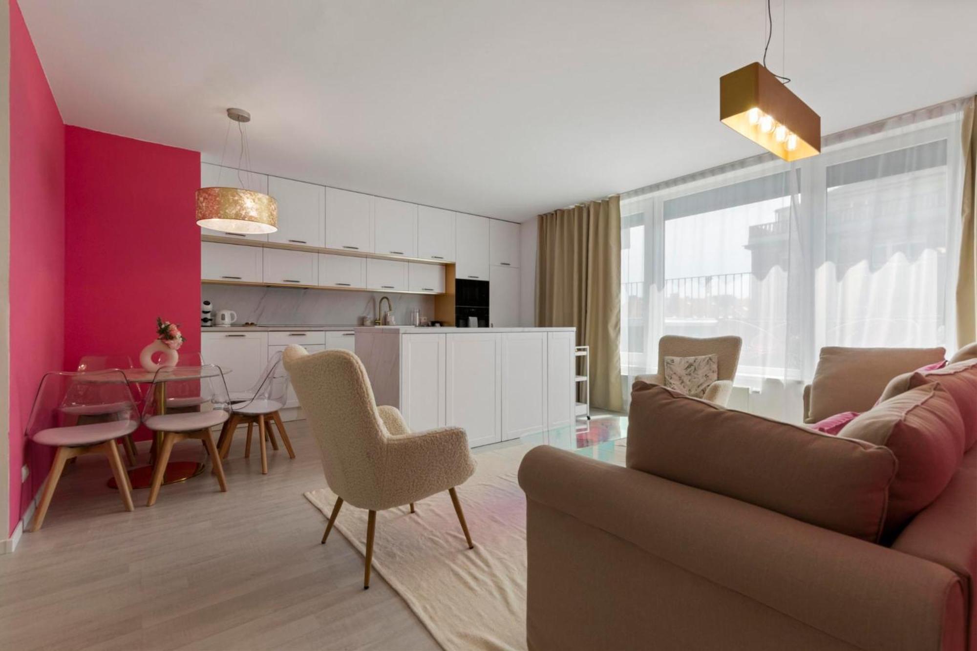Ferienwohnung Lam Pink - Jacuzzi - Ac - Ps4 Pressburg Exterior foto